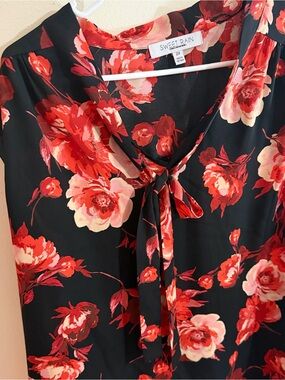 Sweet Rain Size 2x Black Floral Tie-Neck Blouse - Red & Pink Roses